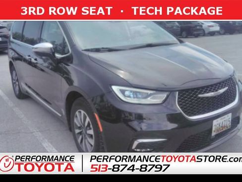 Used 2023 Chrysler Pacifica Limited FWD image 1