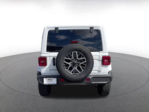Used 2025 Jeep Wrangler Sahara image 11