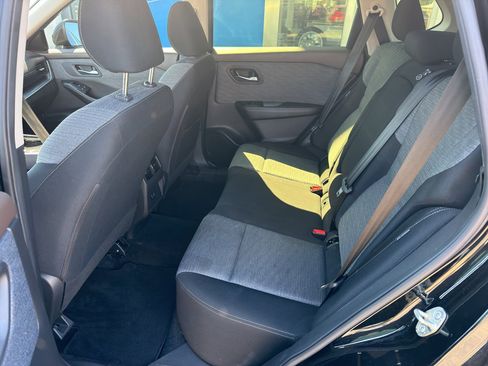 Used 2023 Nissan Rogue SV FWD image 9