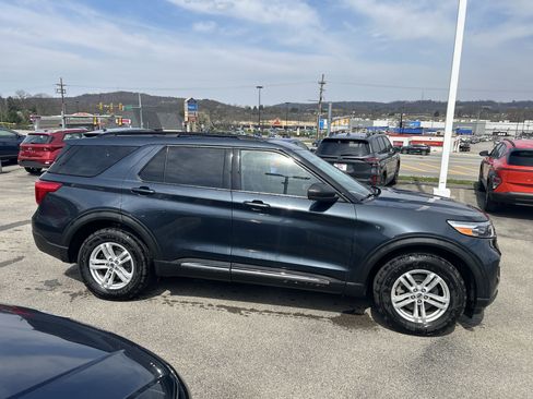 Used 2022 Ford Explorer XLT w/ Equipment Group 202A image 6