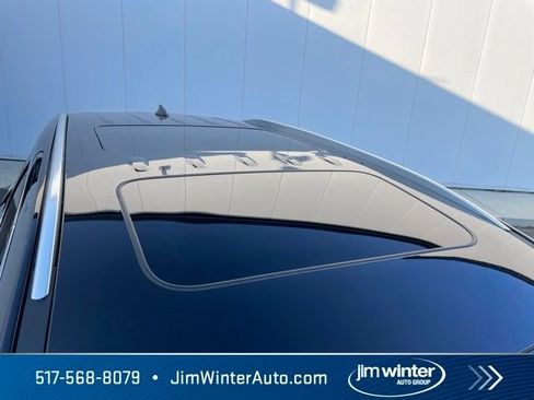 Used 2022 Buick Enclave Avenir w/ Avenir Technology Package AWD/4WD image 12