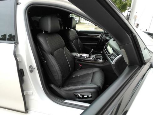 Used 2019 BMW 750i w/ Executive Package RWD image 23
