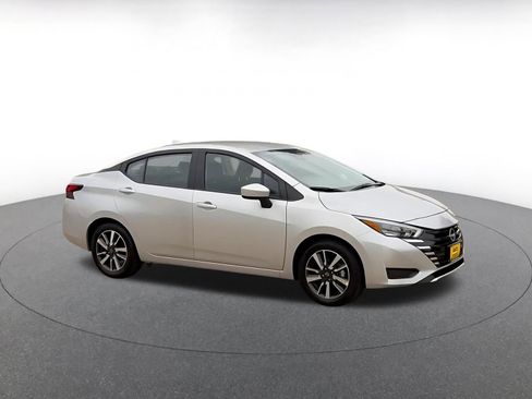 Used 2025 Nissan Versa SV FWD image 2