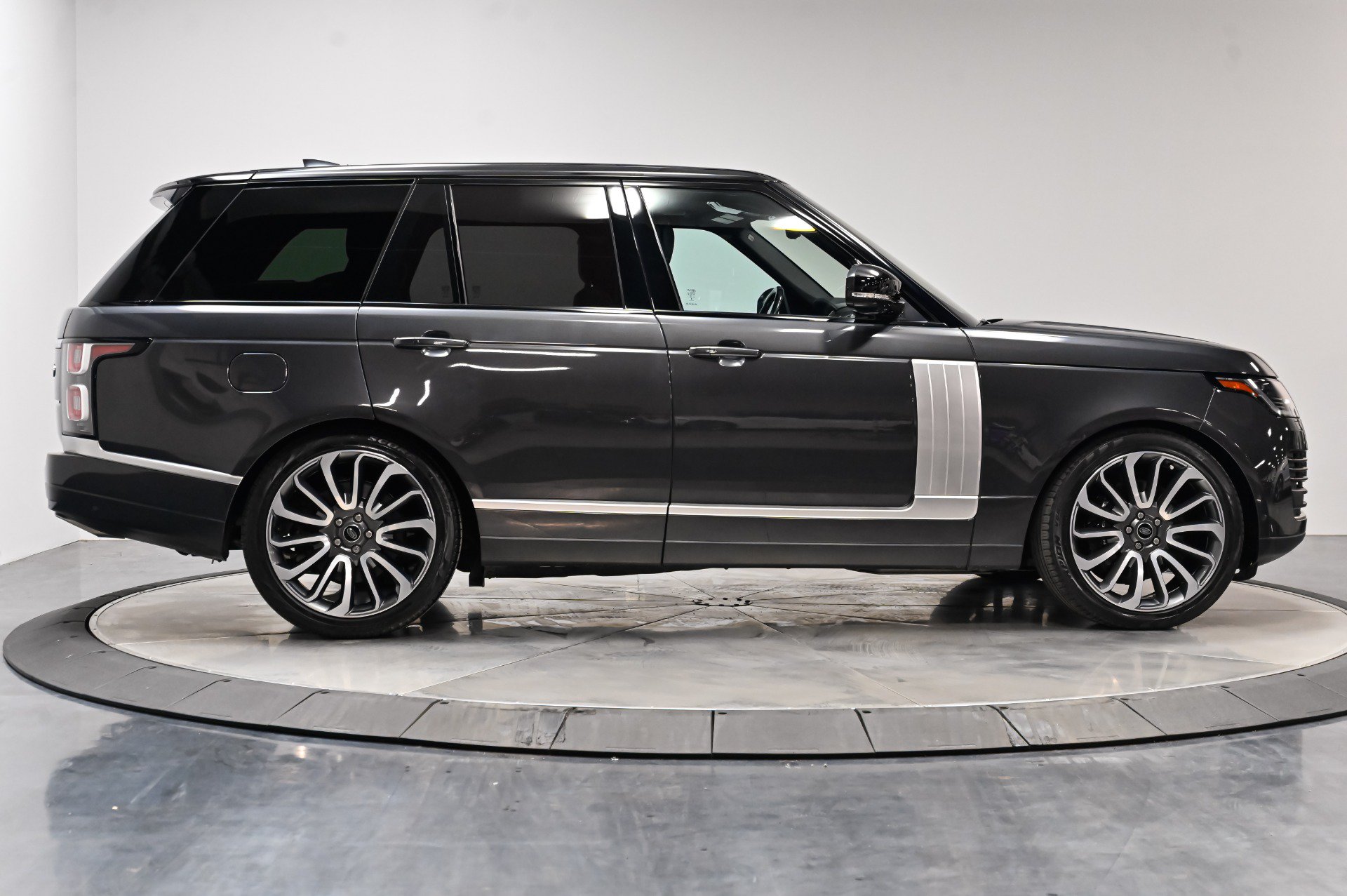 Used 2022 Land Rover Range Rover P525 Westminster Edition AWD/4WD image 11