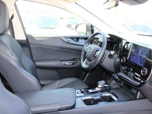Used 2024 Lexus NX 250 FWD image 5