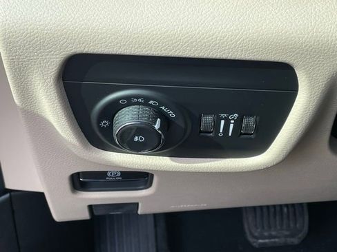 New 2025 Jeep Grand Cherokee Limited image 28