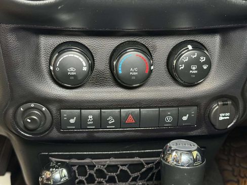 Used 2016 Jeep Wrangler Sahara AWD/4WD image 8