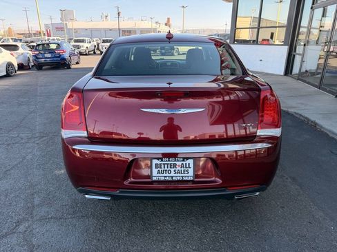 Used 2018 Chrysler 300 Touring w/ Chrome Appearance Package RWD image 7