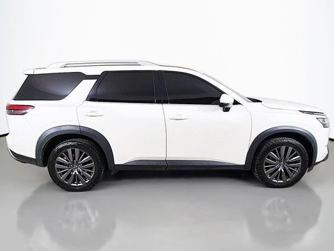 Used 2023 Nissan Pathfinder SL w/ SL Premium Package AWD/4WD image 19