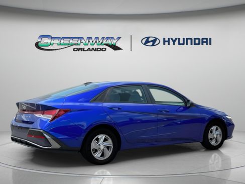 Certified 2025 Hyundai Elantra SE FWD image 19