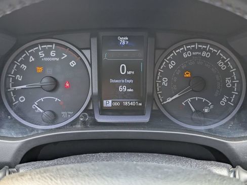 Used 2016 Toyota Tacoma TRD Off-Road w/ Towing Package AWD/4WD image 18