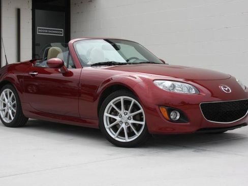 Used 2009 MAZDA MX-5 Miata Grand Touring w/ Premium Pkg RWD image 2