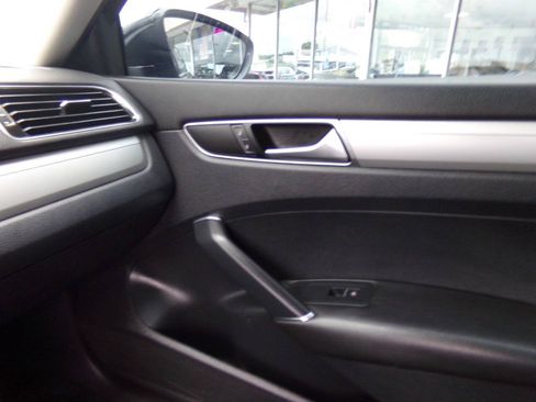 Used 2016 Volkswagen Passat 1.8T S FWD image 35