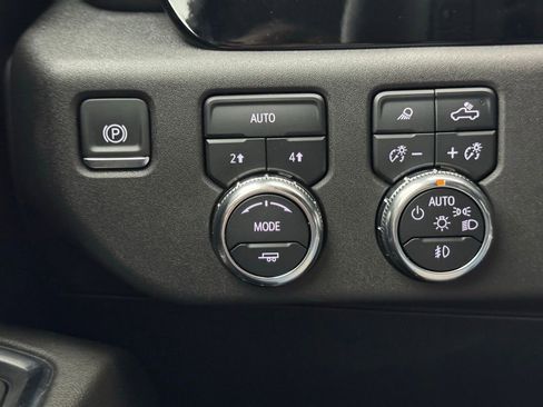 Used 2024 GMC Sierra 1500 SLT w/ SLT Premium Plus Package AWD/4WD image 19