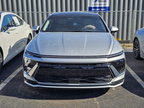 Used 2025 Hyundai Sonata SEL FWD image 2