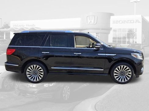 Used 2019 Lincoln Navigator Reserve image 6