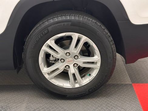 Used 2024 GMC Terrain SLE FWD image 21