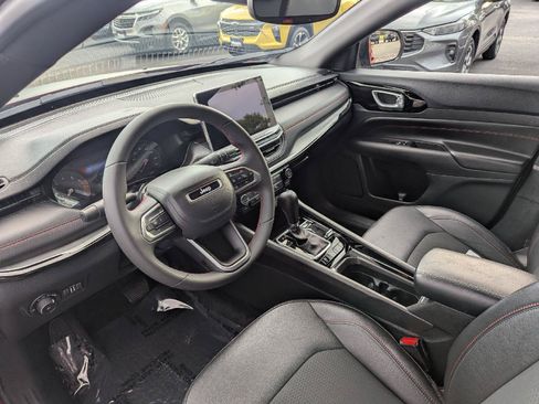Used 2025 Jeep Compass Trailhawk AWD/4WD image 13