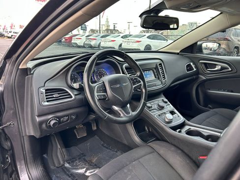 Used 2015 Chrysler 200 Limited w/ Convenience Group image 10