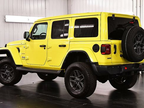 Used 2023 Jeep Wrangler Unlimited Sahara w/ LED Lighting Group AWD/4WD image 5
