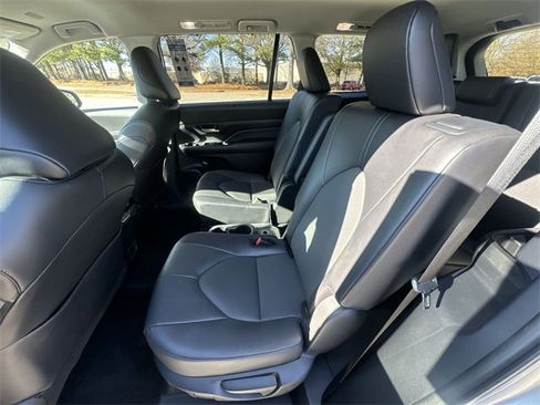 Used 2024 Toyota Grand Highlander XLE image 23