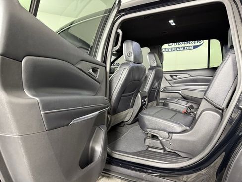 Used 2025 Chevrolet Traverse LT image 12