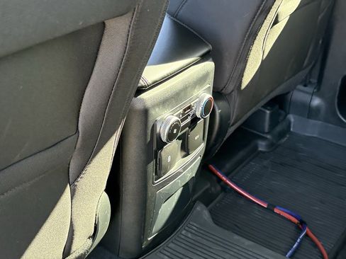 Used 2023 Ford Explorer XLT image 26