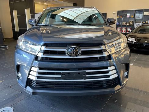 Used 2019 Toyota Highlander XLE image 2
