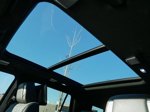 Used 2023 Cadillac Escalade Sport Platinum w/ LPO, ONYX Package image 33