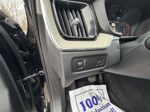 Used 2019 Volvo XC60 T6 Inscription w/ Protection Package Premier image 11