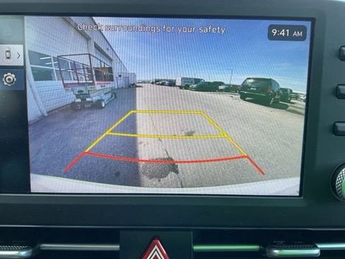 Used 2025 Hyundai Elantra Blue image 2