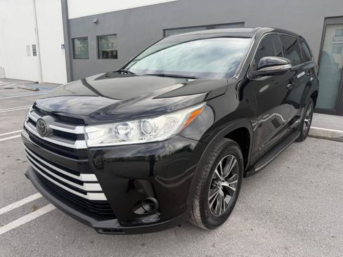 Used 2018 Toyota Highlander LE FWD image 9