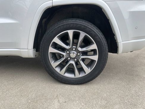 Used 2017 Jeep Grand Cherokee Overland w/ Jeep Active Safety Group AWD/4WD image 31