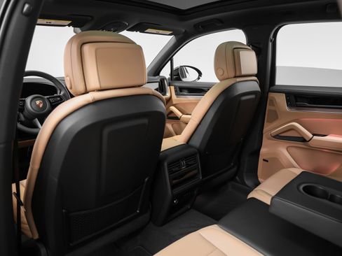 Used 2025 Porsche Cayenne image 39
