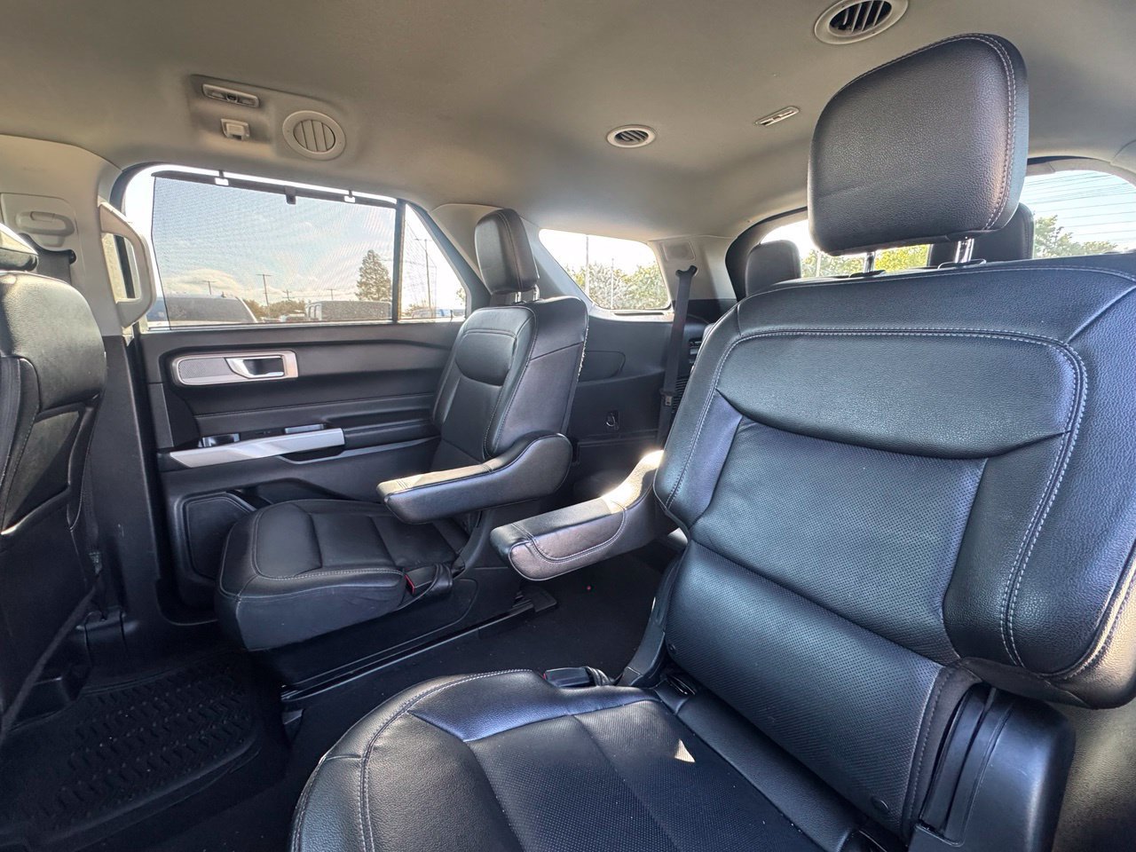 Used 2022 Ford Explorer Limited w/ Equipment Group 301A AWD/4WD image 7