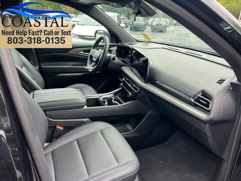 Used 2025 Chevrolet Traverse LT FWD image 17