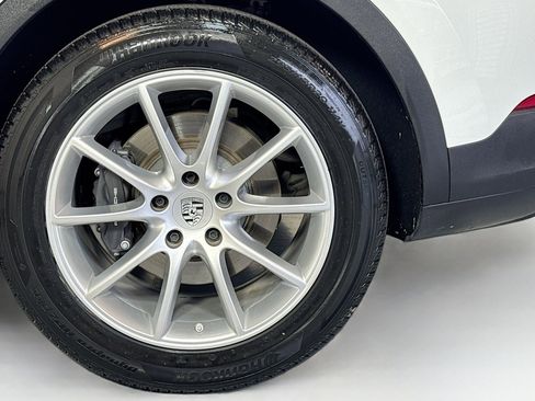 Used 2024 Porsche Cayenne image 30