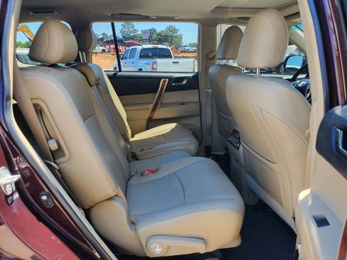 Used 2011 Toyota Highlander Limited w/ Tow Pkg FWD image 27