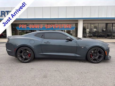 Used 2019 Chevrolet Camaro SS RWD image 3