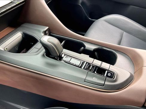 Used 2023 Toyota Crown Limited image 17