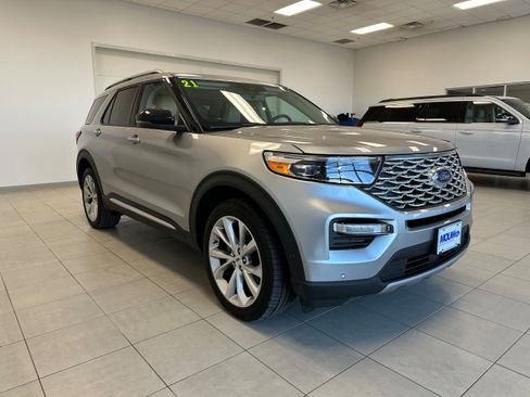 Used 2021 Ford Explorer Platinum w/ Equipment Group 601A image 4