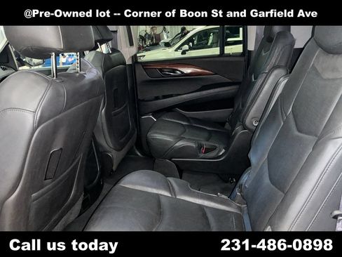 Used 2015 Cadillac Escalade ESV Luxury AWD/4WD image 27