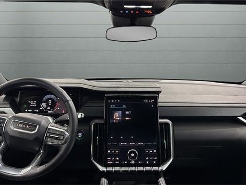 Used 2025 GMC Acadia Elevation image 12