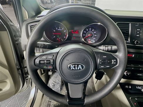 Used 2016 Kia Sedona LX w/ LX Convenience Package image 10