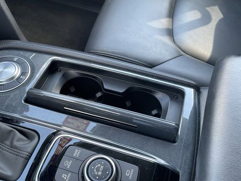 Used 2024 Nissan Armada SV image 20