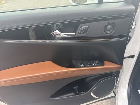 Used 2021 Lincoln Nautilus Reserve w/ Equipment Group 201A image 14