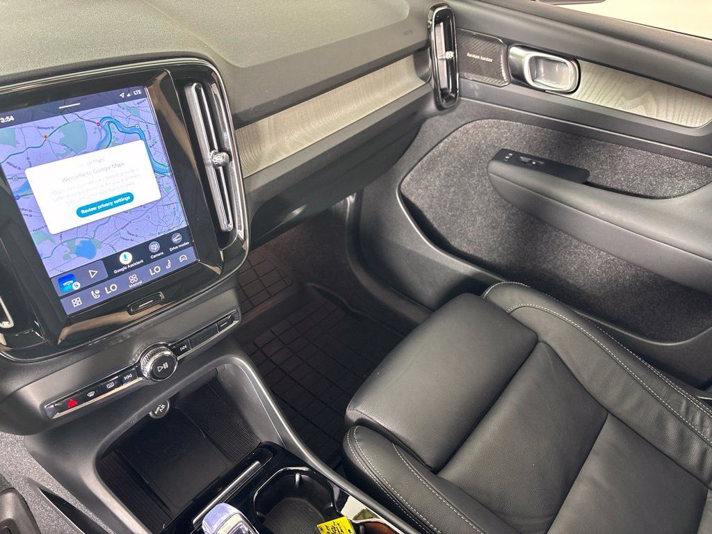 Certified 2024 Volvo XC40 B5 Ultimate w/ Climate Package AWD/4WD image 14