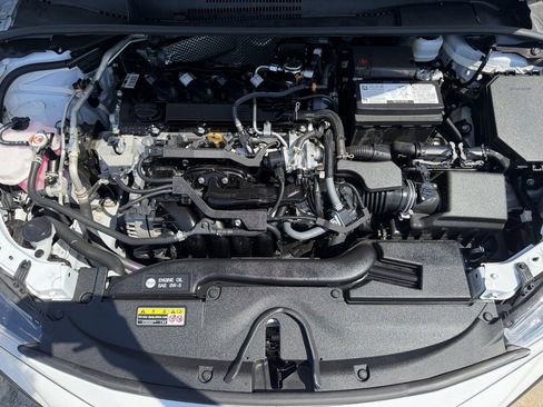 Used 2025 Toyota Corolla SE FWD image 30