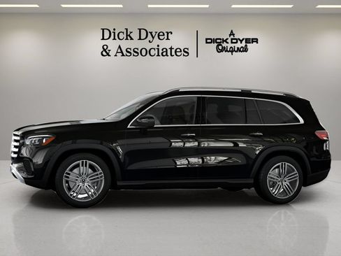 Used 2025 Mercedes-Benz GLS 450 4MATIC image 32