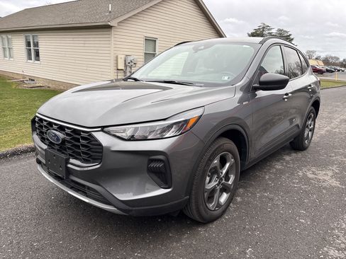 Used 2025 Ford Escape ST-Line image 8